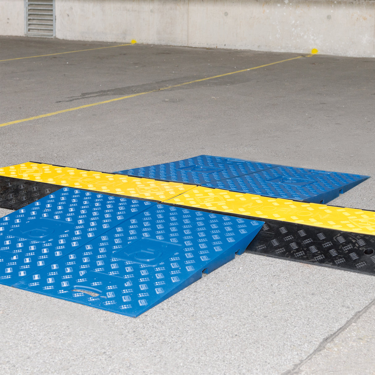 Moravia TRAFFIC-LINE Wheelchair Ramps for Large Cable/Hose Ramps - 744 x 880 x 75
