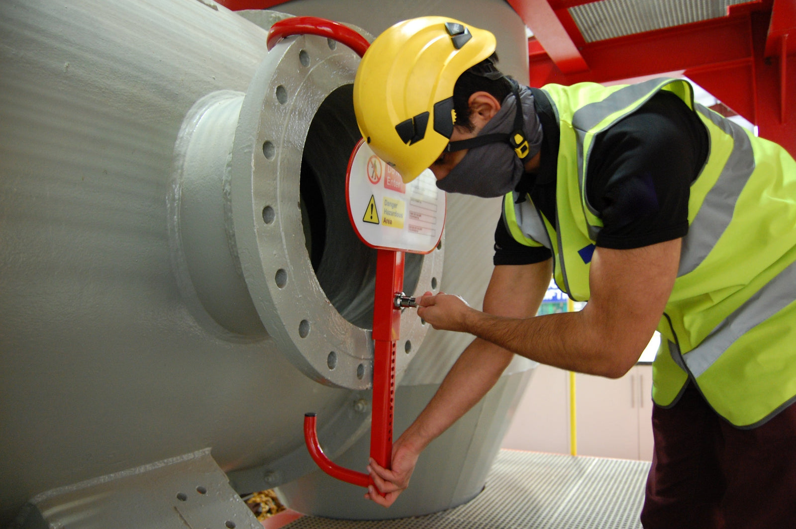 Choosing the Right Access Equipment for Confined Spaces